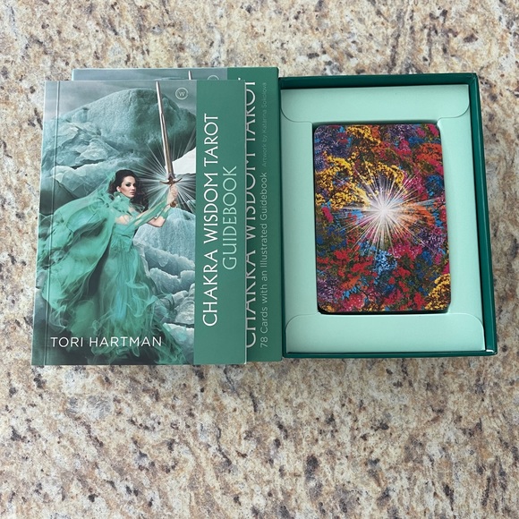 Chakra Wisdom Tarot 78 cards w illustrated guide book by Tori Hartman - Like New - Picture 2 of 3